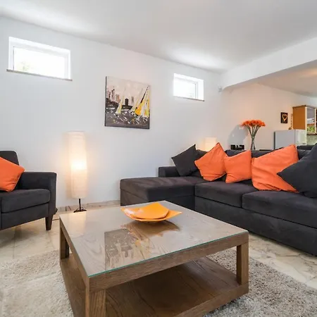 Vila Casa Laranja Three Bedroom