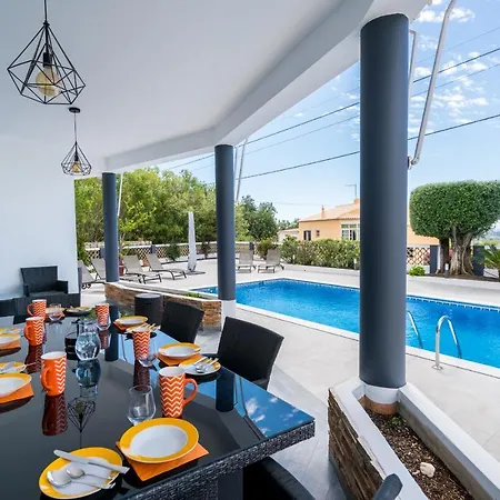 Vila Casa Laranja Three Bedroom Loulé