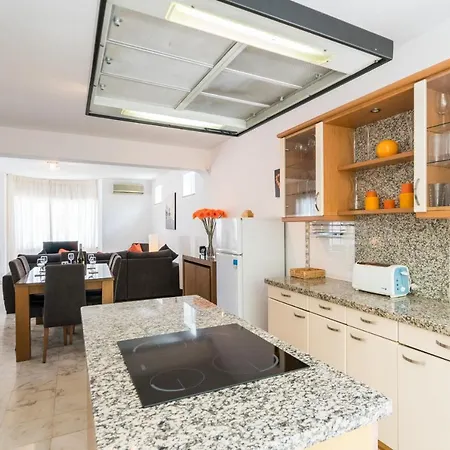 Vila Casa Laranja Three Bedroom