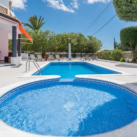 Vila Casa Laranja Three Bedroom Loulé