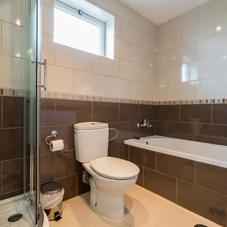 Casa Laranja Three Bedroom *