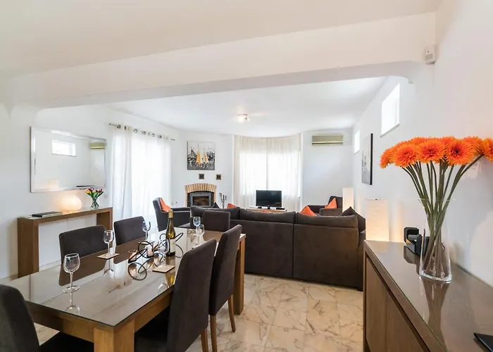 Casa Laranja Three Bedroom ローレ