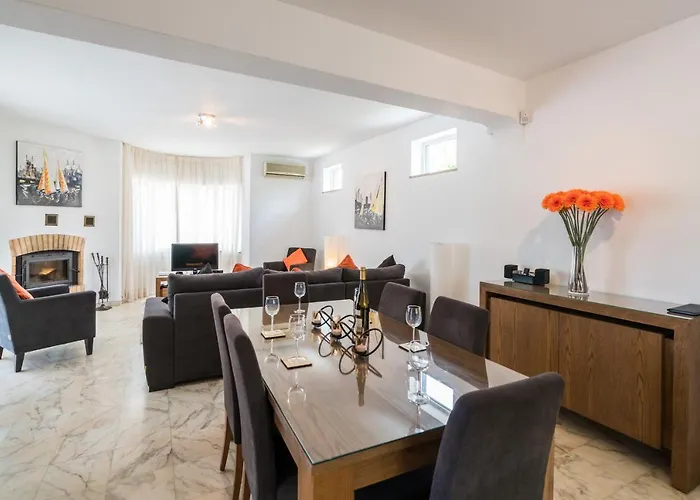 Casa Laranja Three Bedroom ヴィラ