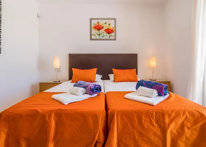 Casa Laranja Three Bedroom ヴィラ *