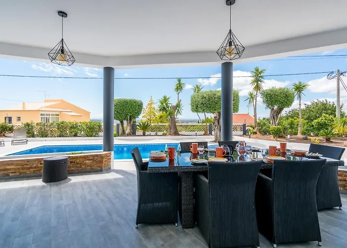 Casa Laranja Three Bedroom ヴィラ *