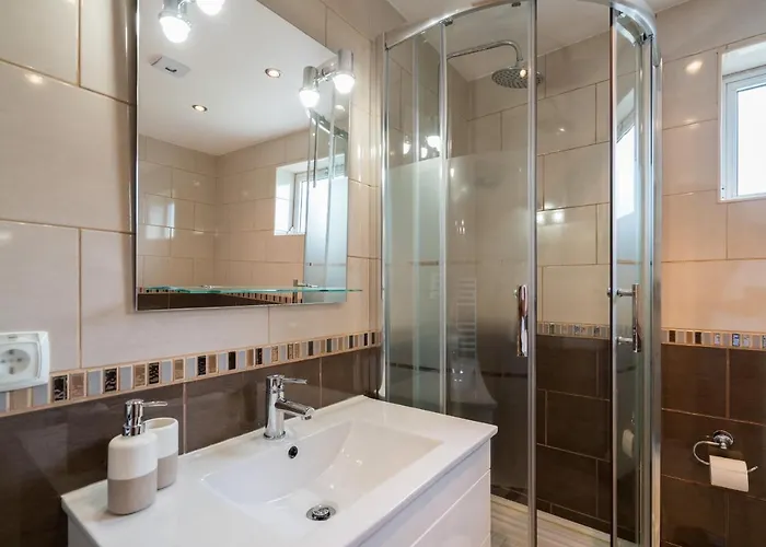 Casa Laranja Three Bedroom ヴィラ ローレ