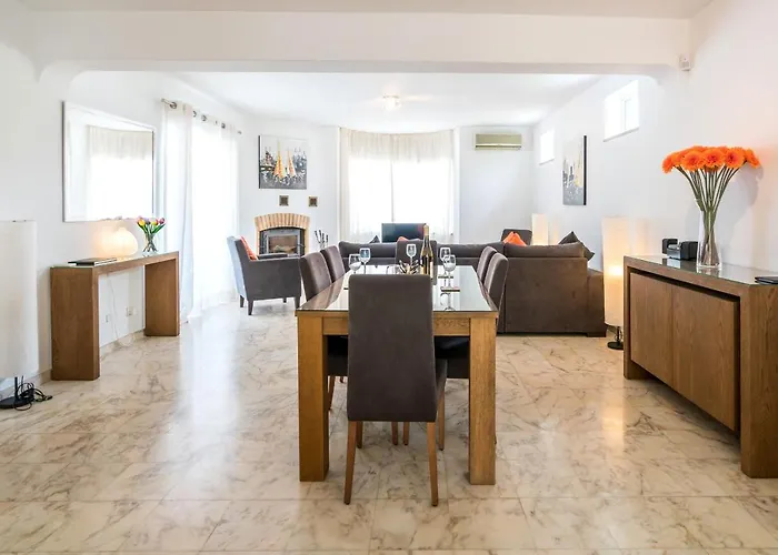 Casa Laranja Three Bedroom ローレ