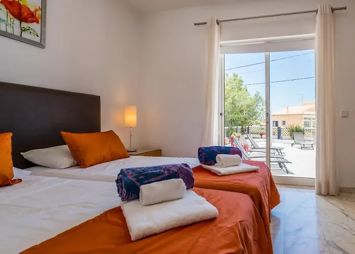 Casa Laranja Three Bedroom ヴィラ *