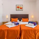 Casa Laranja Three Bedroom Вилла *
