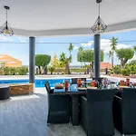 Casa Laranja Three Bedroom Вилла *