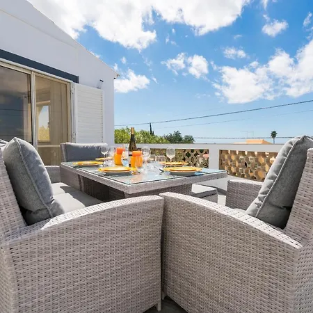 别墅 Casa Laranja Three Bedroom *