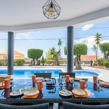 别墅 Casa Laranja Three Bedroom *
