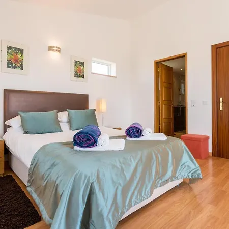 Casa Laranja Three Bedroom *