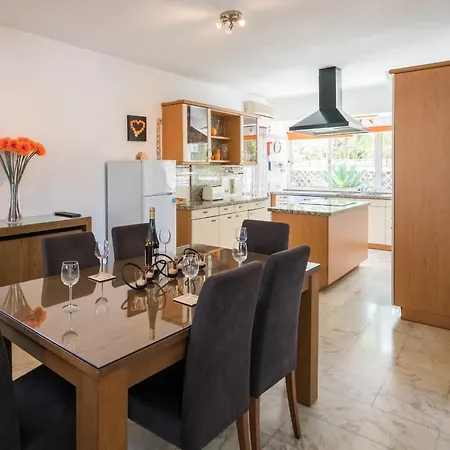 别墅 Casa Laranja Three Bedroom *