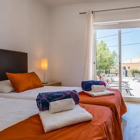 Casa Laranja Three Bedroom فيلة *