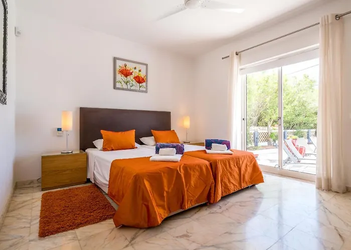 Casa Laranja Three Bedroom ヴィラ