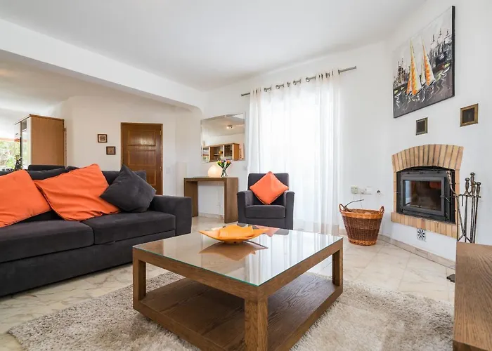 Casa Laranja Three Bedroom ヴィラ