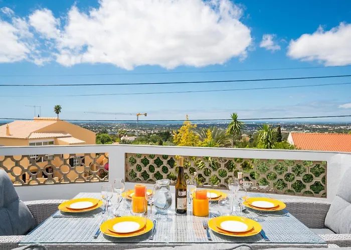 Casa Laranja Three Bedroom ヴィラ