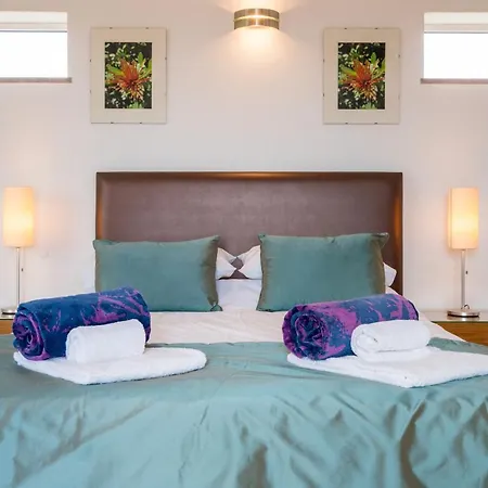 Casa Laranja Three Bedroom *