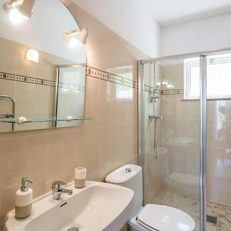 Casa Laranja Three Bedroom Лоле