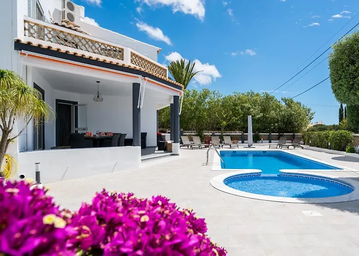 Casa Laranja Three Bedroom Villa *