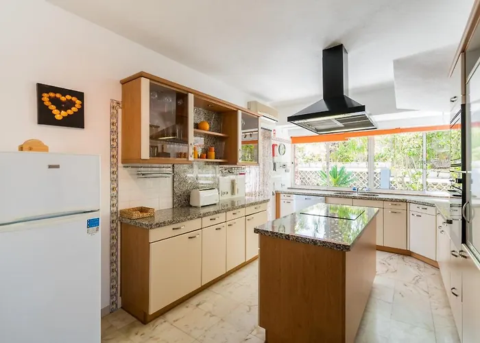 Casa Laranja Three Bedroom Villa *